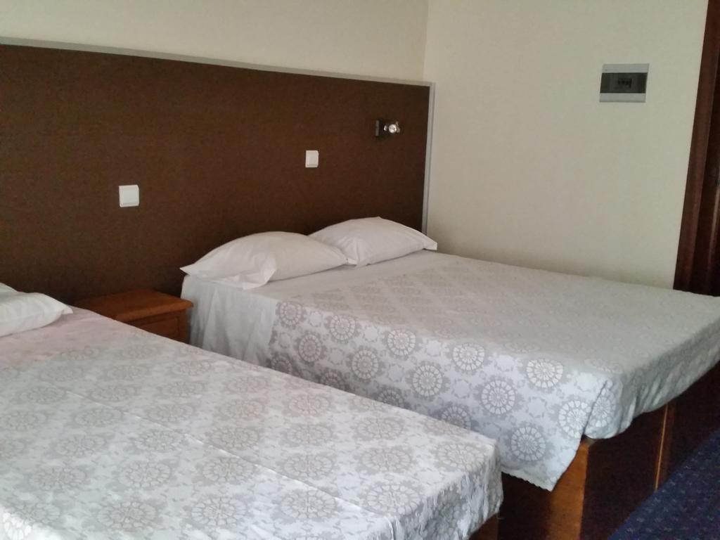 Pensao Lourenco Curia Room photo
