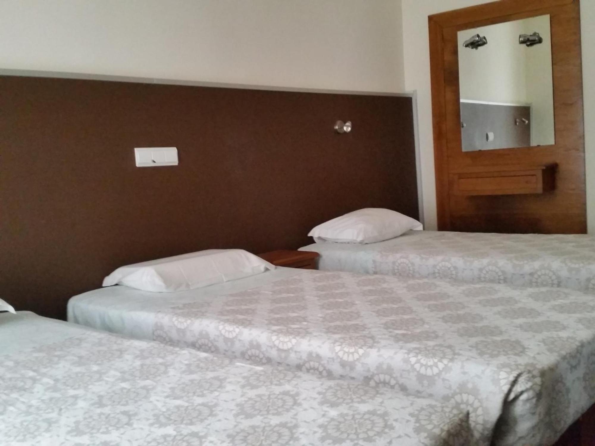 Pensao Lourenco Curia Room photo